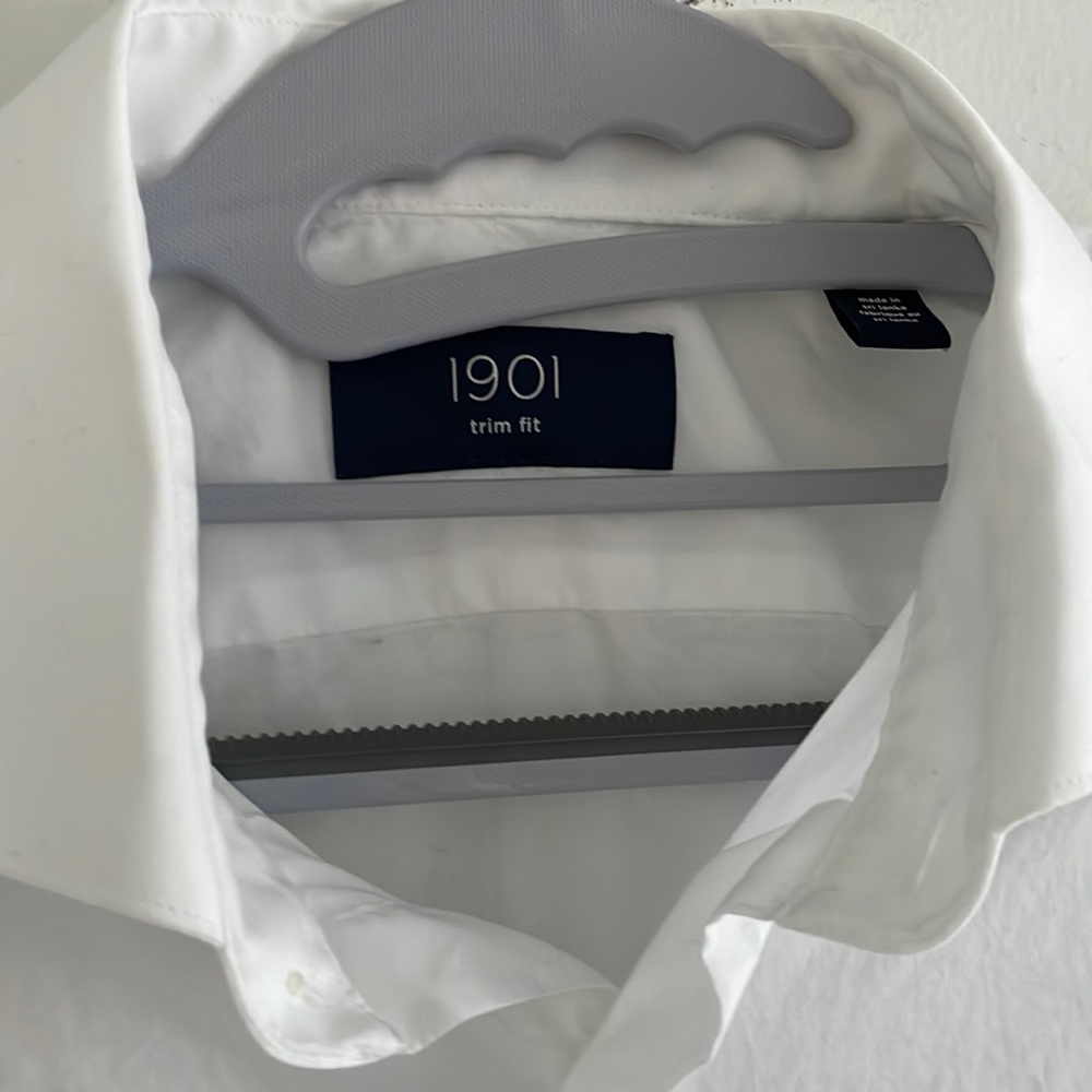 *FREE WITH PURCHASE* White button up collared shirt - Picture 4 of 11